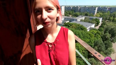 Umfundi ufunxa umntu angamaziyo kwindawo engaphandle-Cum ebusweni bakhe